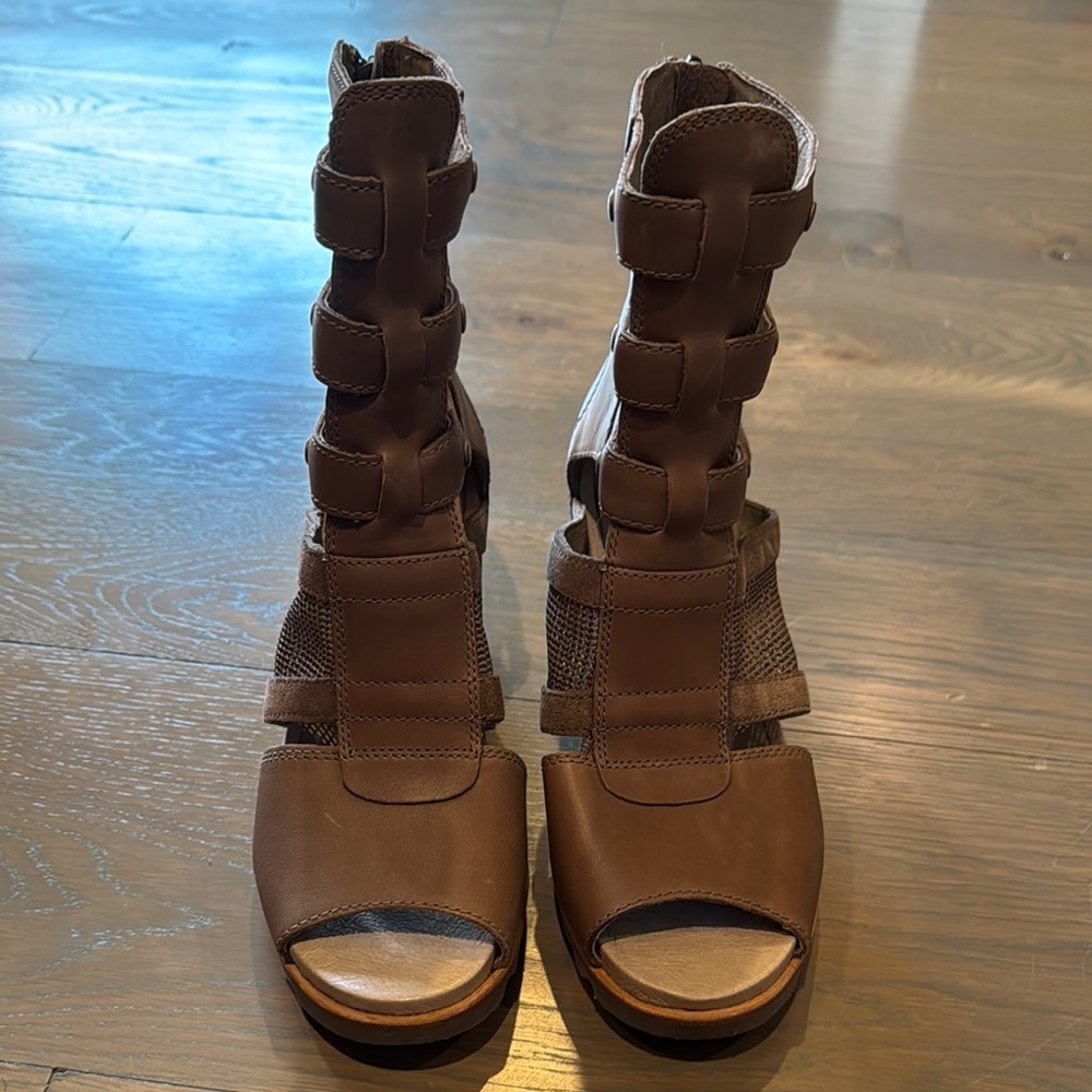 Sorel Brown Heeled Boots with Durable Design